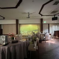 襖のような白い扉に映像を映し出せます