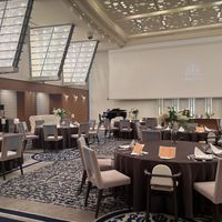 ノートルダム神戸/FIVESTAR WEDDINGの披露宴会場の写真（2枚目）