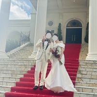 大階段でフラワーシャワー