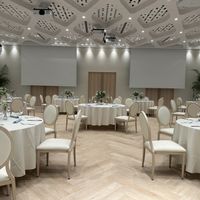 THE SURF SEASIDE TERRACE（ザ・サーフ シーサイドテラス）の披露宴会場の写真（1枚目）