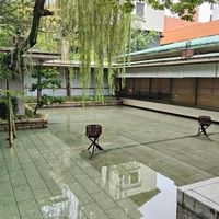 親族側観覧席から見た式場