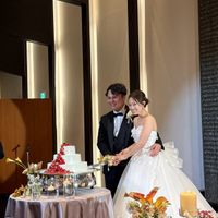 ケーキ周りのお花とナイフのお花はつけて良かったです♡