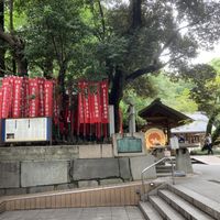 神社入り口すぐの通路