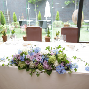 メインテーブルの装花|87438さんのCANOVIANO ANNEX Mia Via（カノビアーノ アネックス ミア ヴィア）の写真(262442)